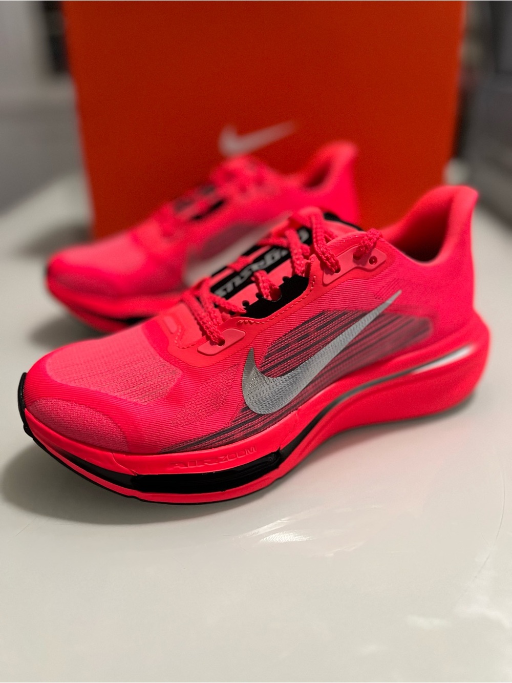 Nike Women’s Neon Pink Running Shoes with Silver Swooshi Pegasus Plus 2 SZ 8.5